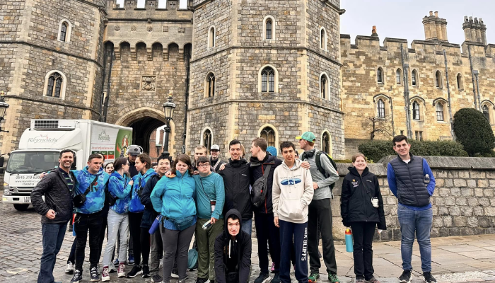Group of students outside of castle in England